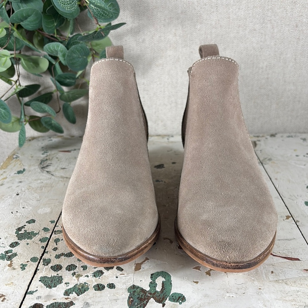 Dolce Vita > Women's Tan Ankle Boots 8 - Picture 7 of 11